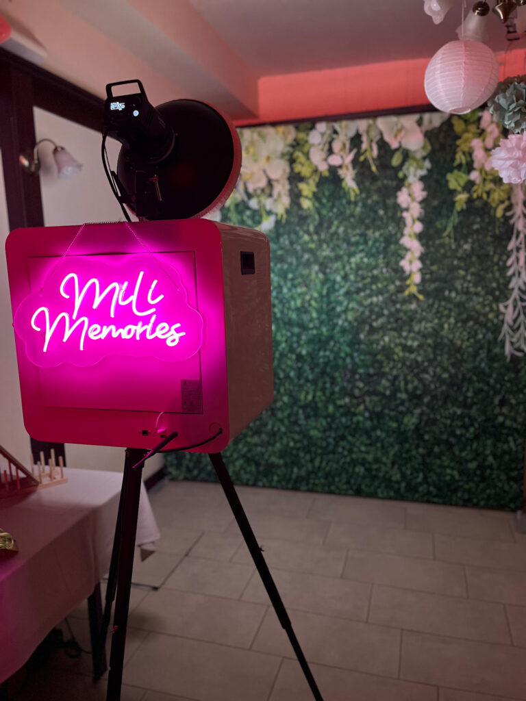 Selfiebox egy exkluzív esküvőn – vendégek közös fotózása